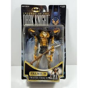 Kenner Twister Strike Scarecrow Dark Knight Premium Collector Series 63819